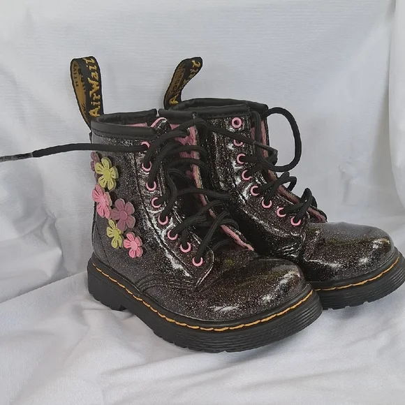 Dr. Martens Pink Lined Shoe Interior - Picture 1 of 6